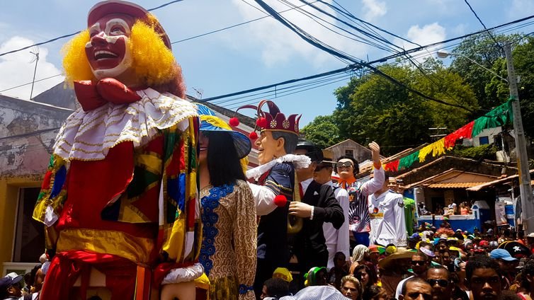 Sumaia Villela/Agência Brasil Olinda (PE) - Bonecos gigantes, tradição do carnaval pernambucano, desfilaram pelas ruas da cidade (Sumaia Villela/Agência Brasil)