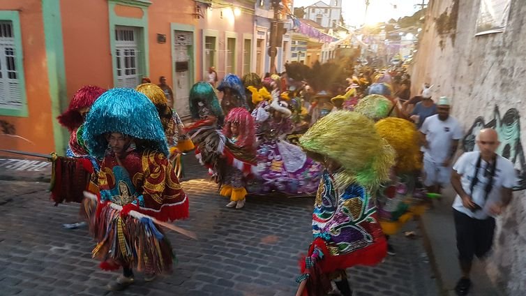 Sumaia Villela/Agência Brasil Olinda - Cortejo de abertura do carnaval de Olinda percorre ladeiras da Cidade Alta (Sumaia Villela/Agência Brasil )